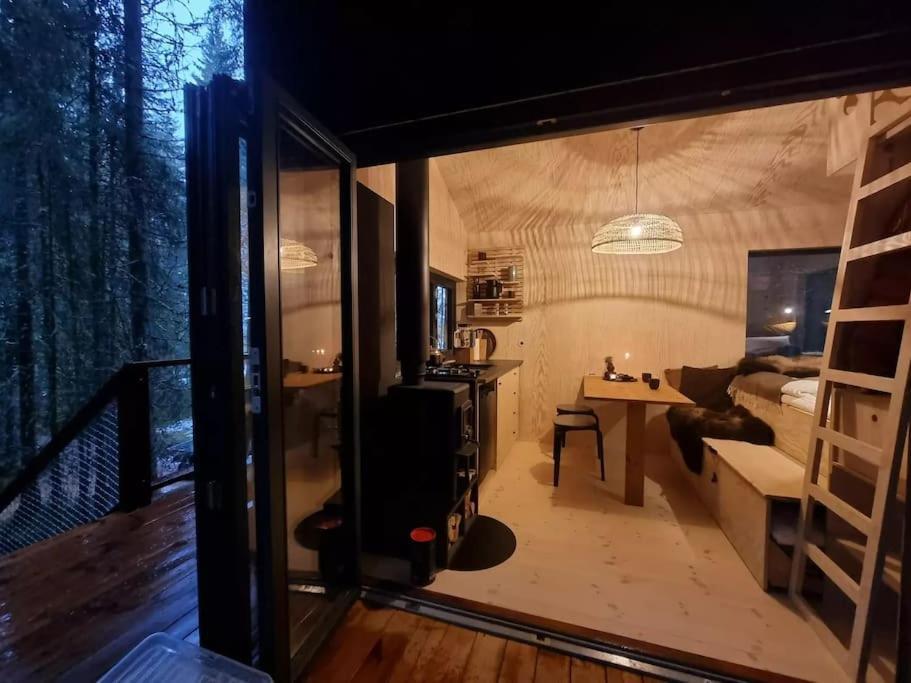 Отель Treetop Ekne - Hytte I Skogen Med Hengebru Левангер Экстерьер фото